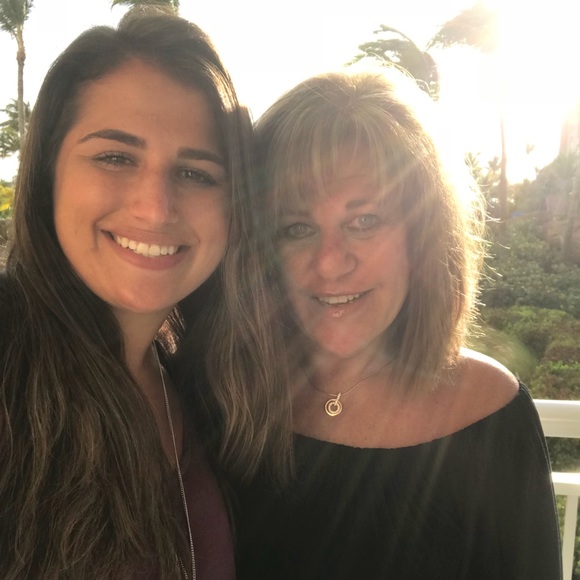 Meet your Posher, Alyssa - Picture 1 of 1